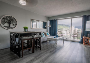 FREE parking, 2 Bedroom Condo Waikiki Sleeps 6